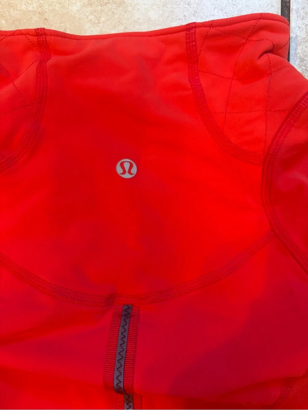 Lululemon 1/2 zip size 2 pullover
